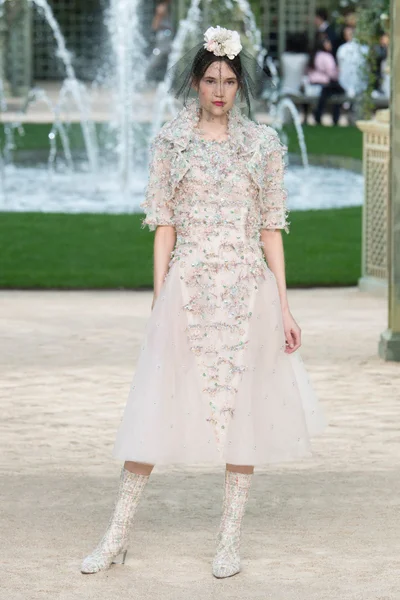 Look 50